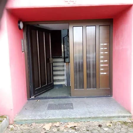 Monteurwohnung Messewohnung Sued Grenze Duesseldorf 6 Personen Lejlighed *