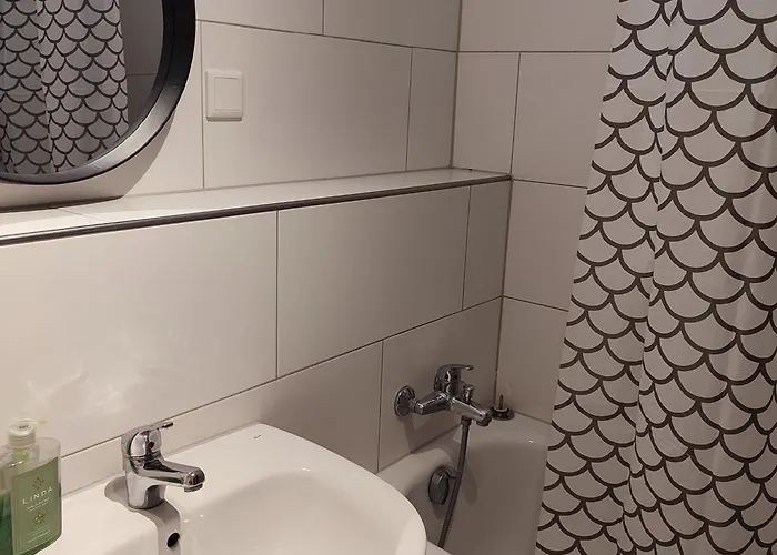 Monteurwohnung Messewohnung Sued Grenze Duesseldorf 6 Personen Lejlighed *